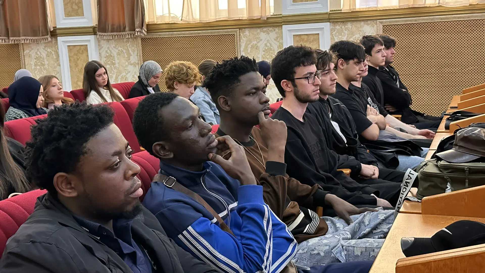 Миннац Дагестана усиливает работу с молодёжью и иностранными студентами по противодействию экстремизму и укреплению традиционных ценностей